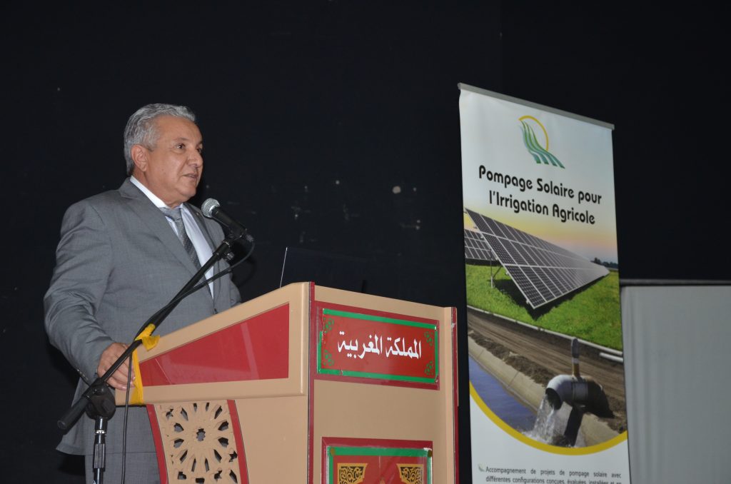 والي جهة درعة تافيلالت وعامل عمالة إقليم الرشيدية السيد يحضيه بوشعاب خلال الورشة التحسيسية : الضخ الشمسي : رافعة للنجاعة الطاقية والتنمية المستدامة في القطاع الفلاحي